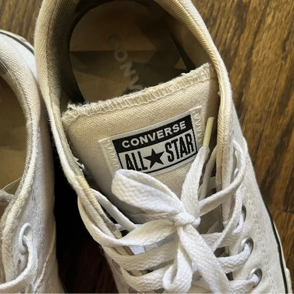 Converse White Low-Top Canvas Sneakers for women size 8 - Picture 9 of 9
